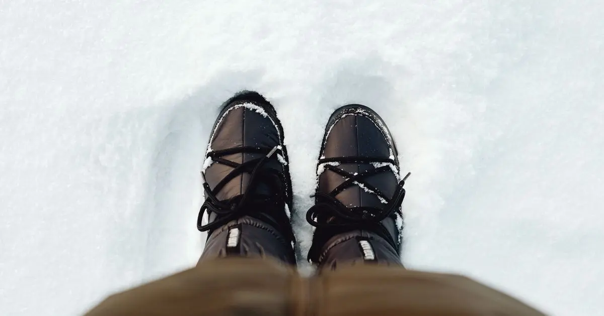 Zapatillas vs. Botas: ¿cuál elegir para el invierno?
